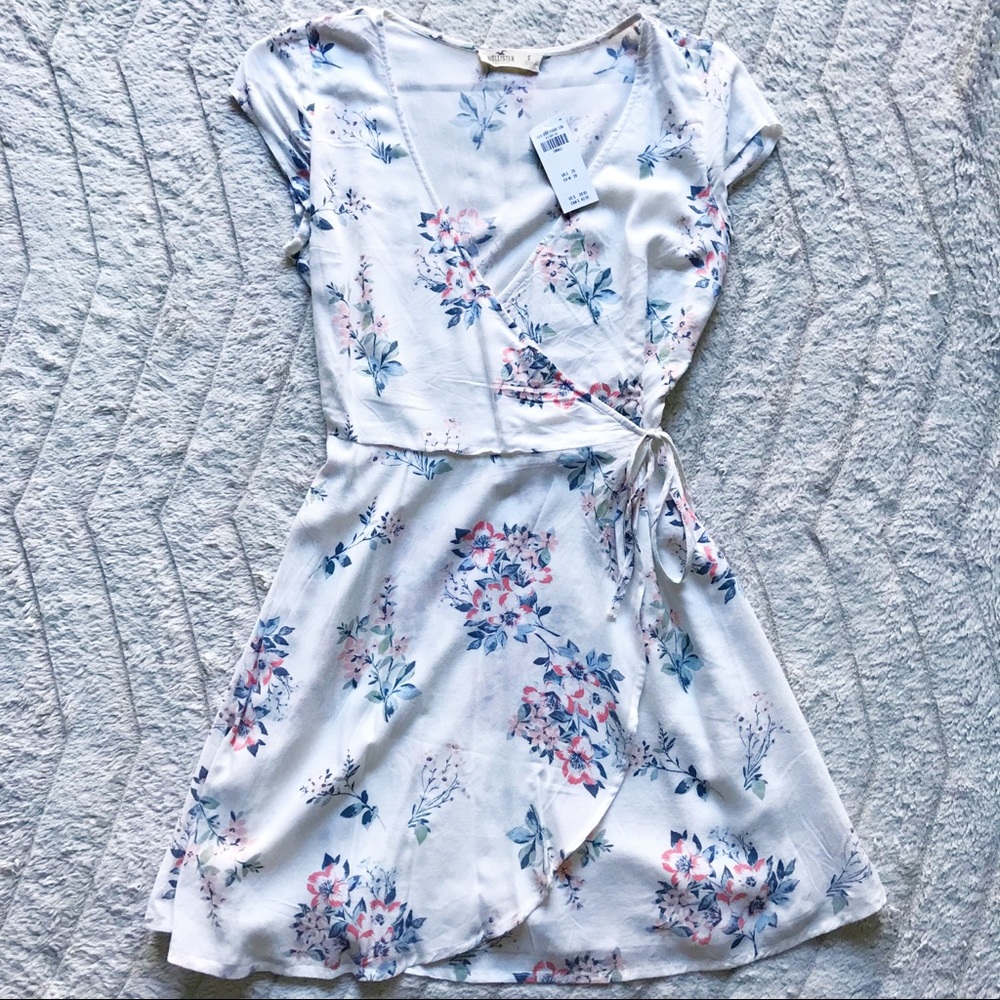 NWT Hollister White/Floral Self-tie Wrap Dress